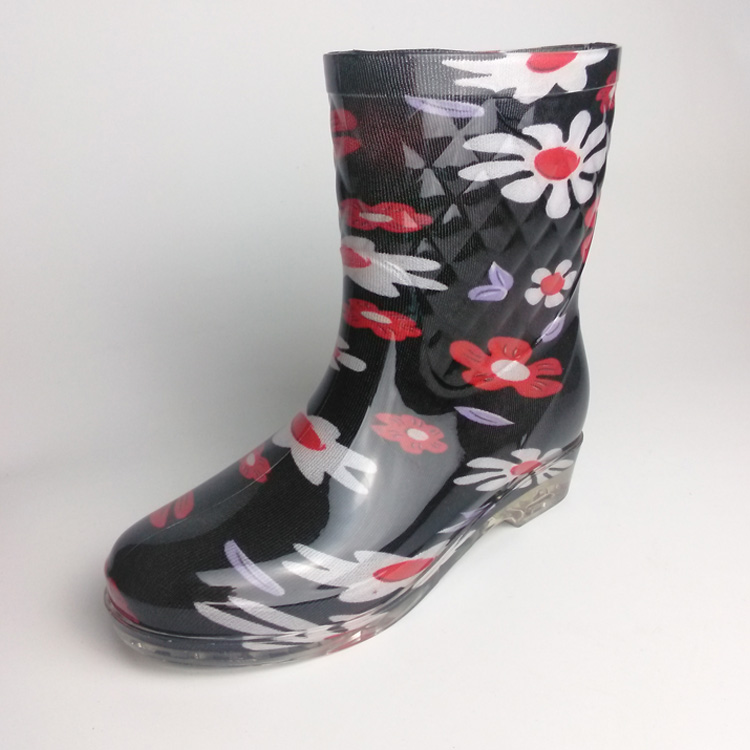 NEW FASHIONABLE LADIES BRIGHT COLOR RED WHITE GUMBOOTS WOMEN ANKLE RAIN BOOTS China Fire Extinguisher safety shoes manufacture